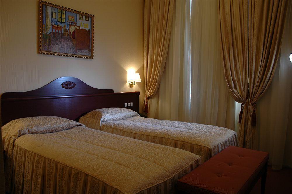 Aurora Premier Hotel Kharkiv Bagian luar foto
