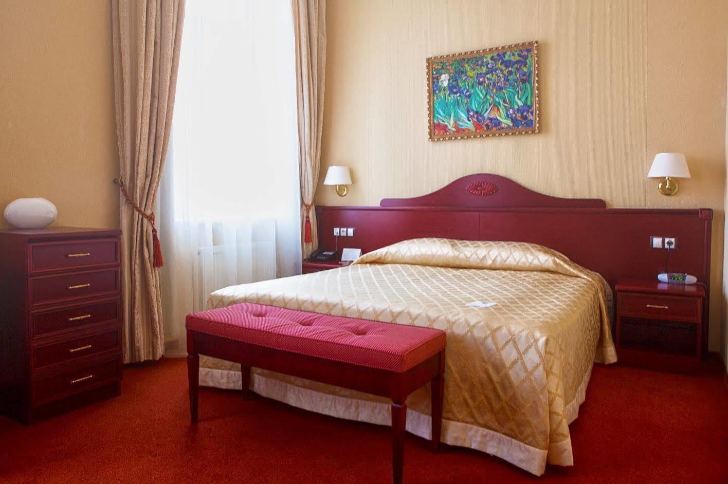 Aurora Premier Hotel Kharkiv Bagian luar foto